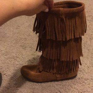 Size 7 fringe boots. In very good condition.